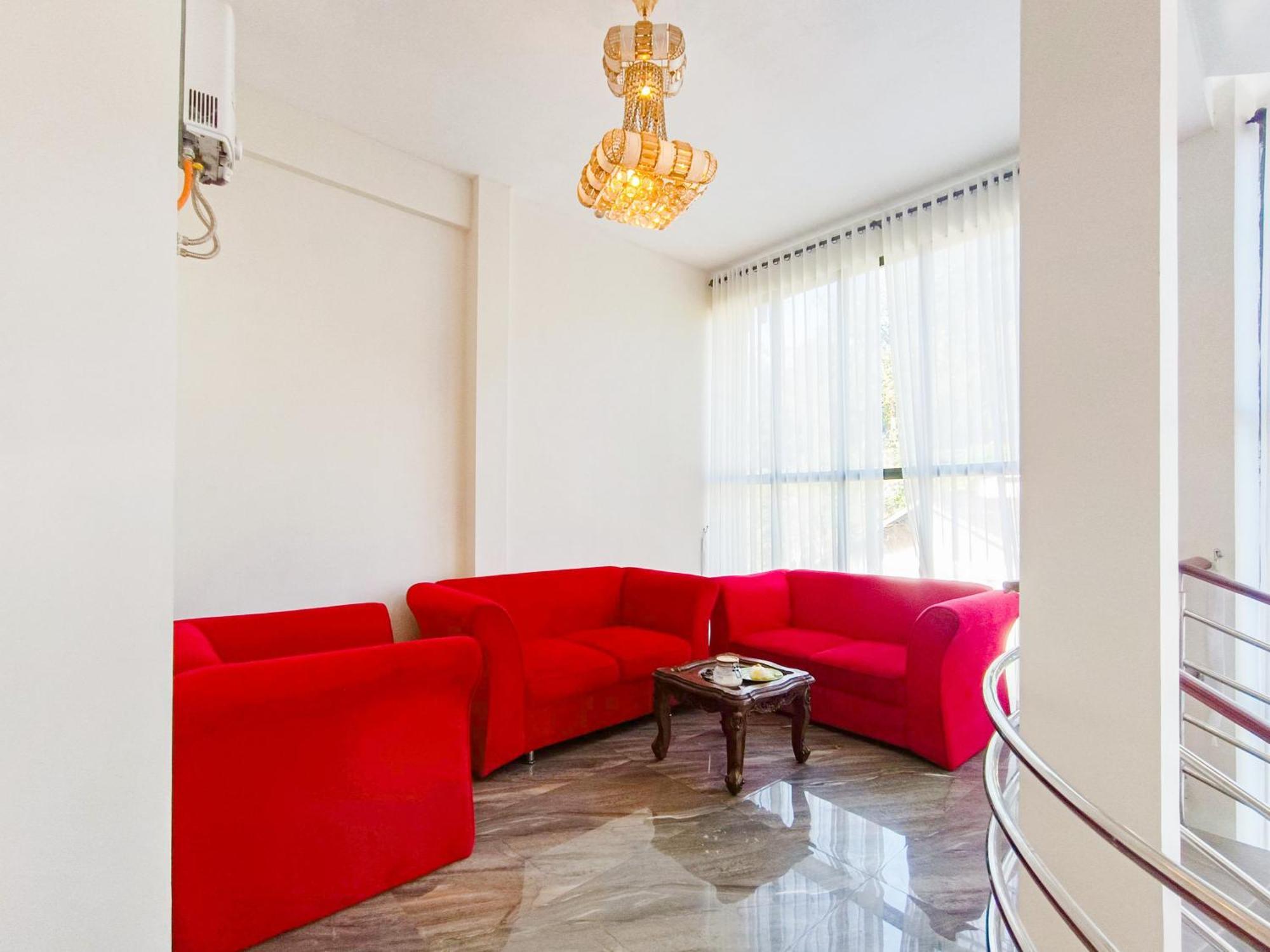 Maha Living Syariah Redpartner Hotel